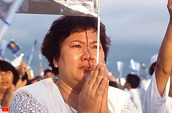 พิธีอธิษฐานจิตเพื่อรวมพลังผู้นำบุญปิดองค์พระแกนกลาง