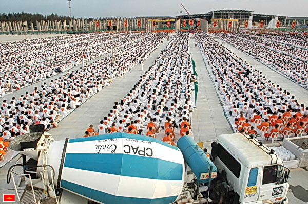 พิธีเทคอนกรีตพื้นมหารัตนวิหารคด