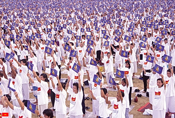 พิธีอธิษฐานจิตเพื่อรวมพลังผู้นำบุญ ปิดองค์พระภายนอก