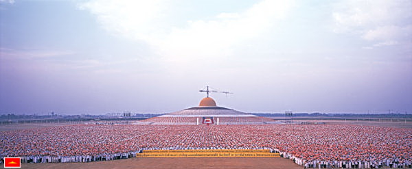 พิธีอัญเชิญพระธรรมกายทองคำ ประดิษฐานบนยอดโดม