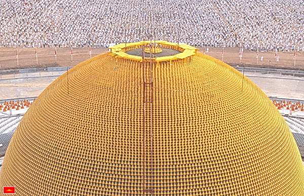 พิธีอธิษฐานจิต ประดิษฐานองค์พระ ครบ ๒๐๐,๐๐๐ องค์