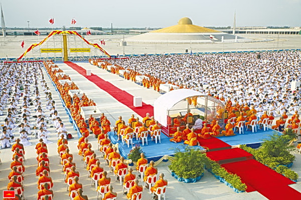 พิธีเทคอนกรีต เสาค้ำฟ้ามหารัตนวิหารคด ครั้งที่ ๑