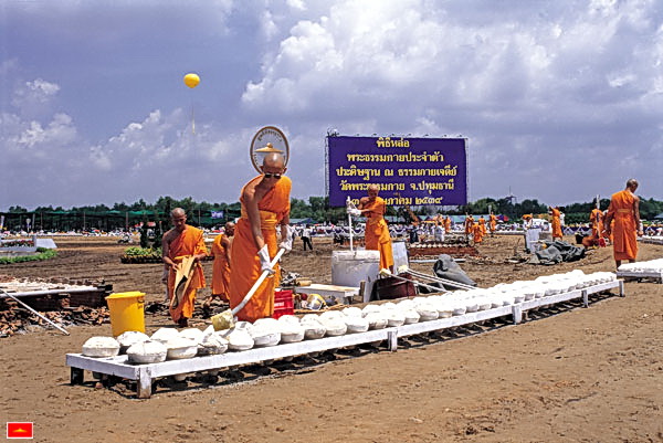 พิธีหล่อพระธรรมกายประจำตัวเป็นปฐมเริ่ม พ.ศ.๒๕๓๙